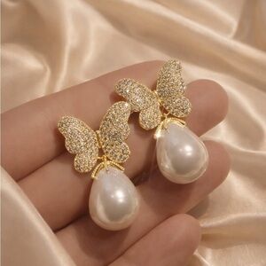 Vintage Butterfly Pearl Gold Timeless Earrings